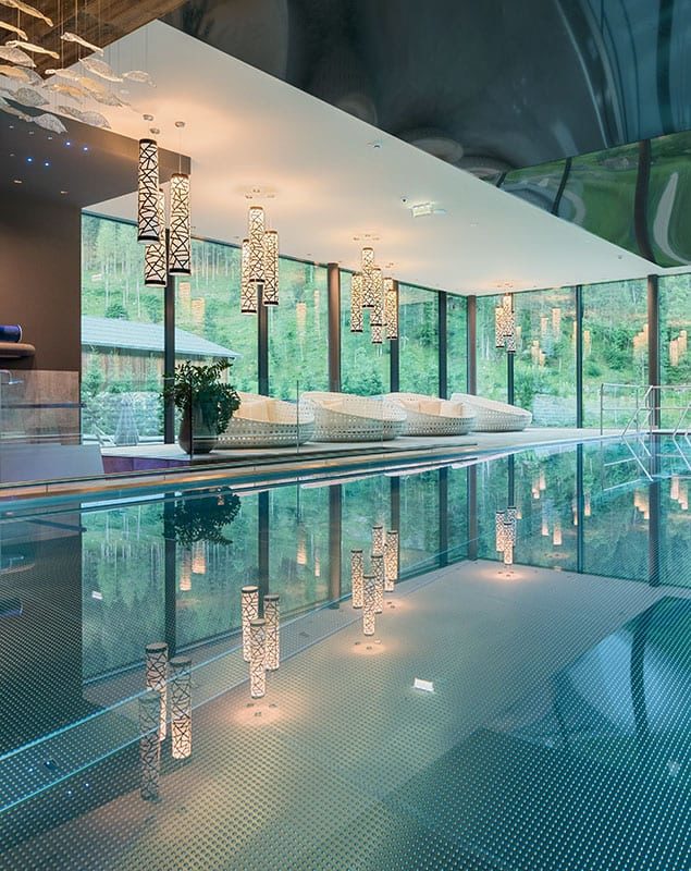 Hotel mit Pool, Indoor Infinity Panorama Pool