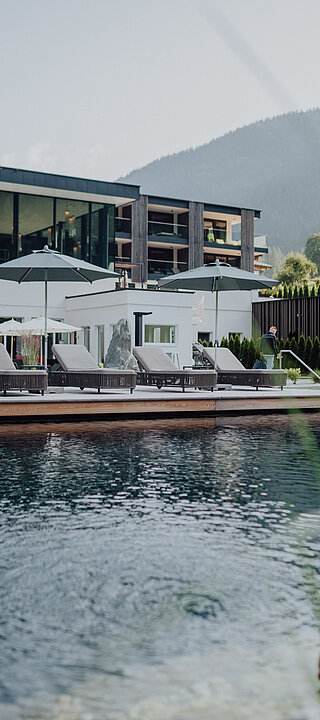 Der Bergseepool im Wellnesshotel LÃ¼rzerhof in Salzburg