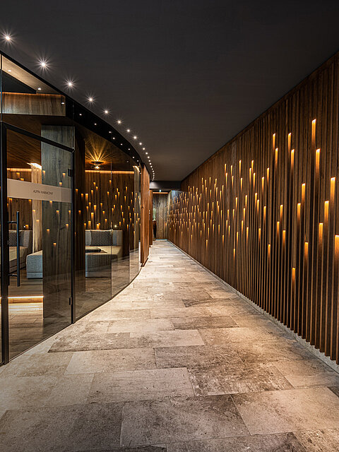 Elegant spa area with atmospheric lighting at the Lürzerhof wellness hotel in Salzburg.