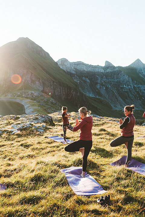 Bergyoga im Aktivurlaub am Lürzerhof