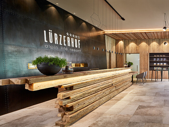Die Rezeption des Wellnesshotels Lürzerhof in Salzburg