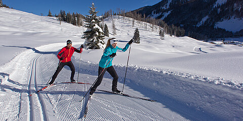 Langläufer im Langlaufurlaub in Österreich