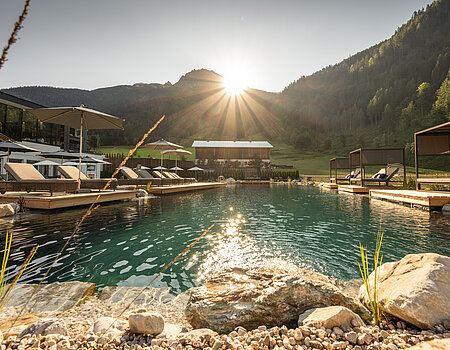Der Bergseepool im Wellnesshotel Lürzerhof in Salzburg