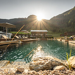 Der Bergseepool im Wellnesshotel Lürzerhof in Salzburg