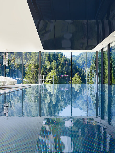 Indoor pool at the Lürzerhof wellness hotel in Salzburg