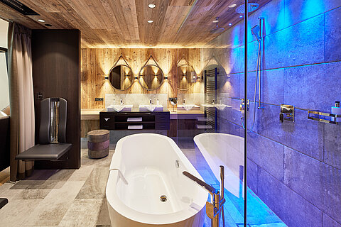 Das Bad der Tauernlodge im Wellnesshotel Lürzerhof in Salzburg