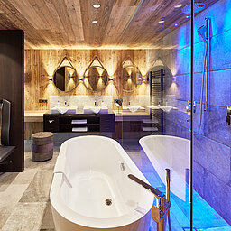 Das Bad der Tauernlodge im Wellnesshotel Lürzerhof in Salzburg