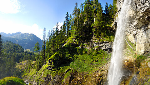 Ein Wasserfall in Obertauern im Sommer