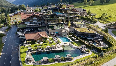Hotel Lürzerhof in Untertauern mit Naturbadeteich, Sky Pool und großzügiger Wellnessanlage