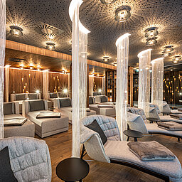 Ein gemütlicher Ruheraum im Wellnesshotel Lürzerhof in Salzburg