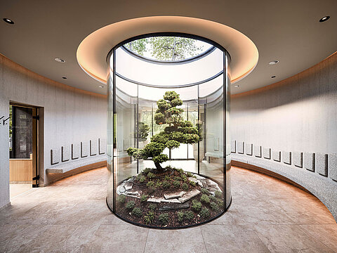Modernes Sky Spa Atrium mit Bonsai im Wellnesshotel Lürzerhof nahe Obertauern