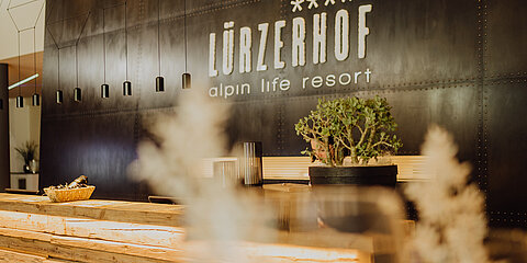Die Rezeption des Wellnesshotels Lürzerhof in Salzburg