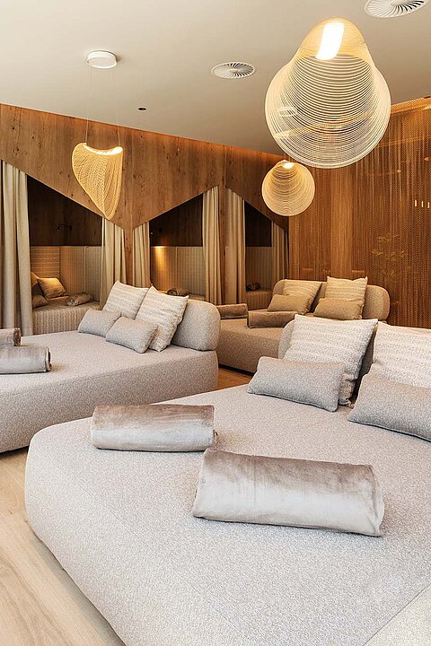 Adults Only Ruheraum Sky Dream im Nature SPA Resort Lürzerhof mit Daybeds und privaten Rückzugsnischen.Adults Only Ruheraum Sky Dream im Nature SPA Resort Lürzerhof mit Daybeds und privaten Rückzugsnischen.