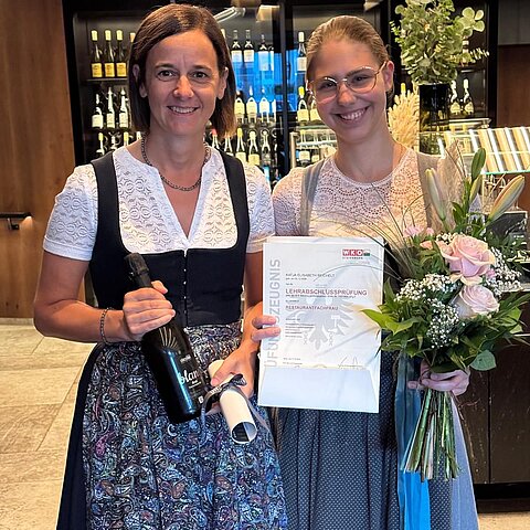 Unsere Katja hat’s geschafft Herzlichen Glückwunsch zur bestandenen Lehrabschlussprüfung als Restaurantfachfrau!