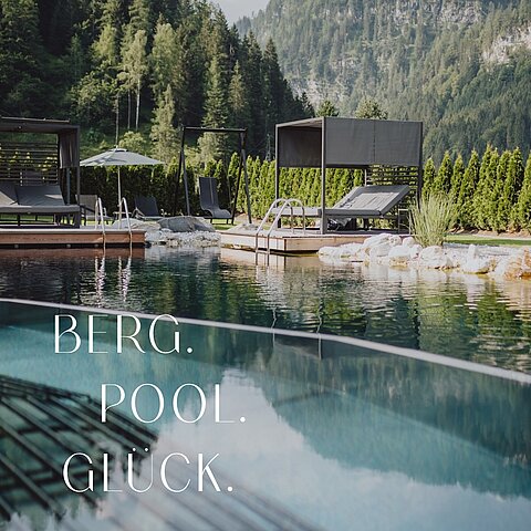BERG. POOL. GLÜCK. WasserWunderWelt mit fantastischen Ausblicken und viel Freiraum. Dabei sind im Lürzerhof Natur und Berge immer ganz nah.