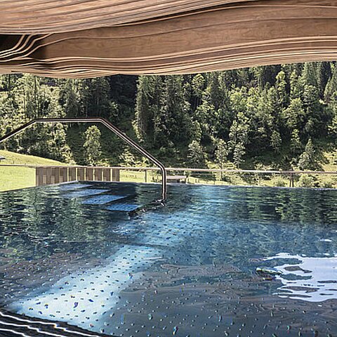 Architektur trifft alpinen Charme. ️ Neue Räume, natürliche Materialien und modernes Design – mit viel Liebe zum Detail entsteht im Lürzerhof ein ganz besonderes Gefühl von Ruhe und Geborgenheit....