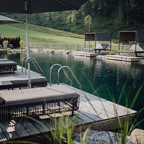 POOLS & WASSERWELT WasserWunderWelt mit fantastischen Ausblicken und viel Freiraum. Dabei sind im Lürzerhof Natur und Berge immer ganz nah.