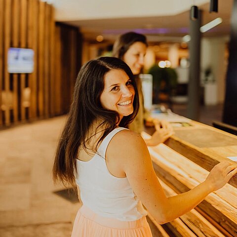 Ankommen, abschalten, wohlfühlen – willkommen im Lürzerhof! Bei uns heißt’s: Raus aus dem Alltag, rein ins pure Wohlgefühl.