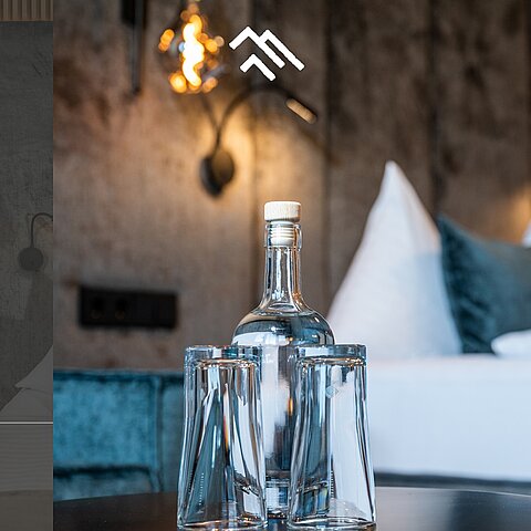 Unsere „Mountain“ Zimmer – Dein Rückzugsort Erlebe den perfekten Mix aus Natur & Luxus: gemütliches Design, moderne Bäder und ein traumhafter Bergblick vom Balkon oder der Terrasse.