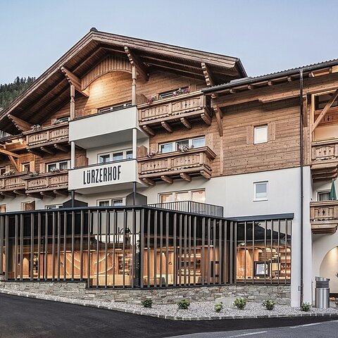 NATUR DIREKT VOR DER HOTELTÜR Hier beginnt das Urlaubserlebnis schon beim ersten Schritt nach draußen.