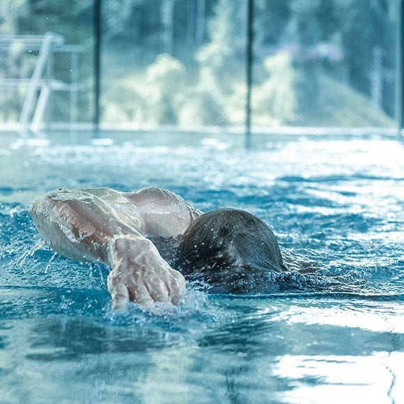 Hotel mit Pool, Indoor Infinity Panorama Pool