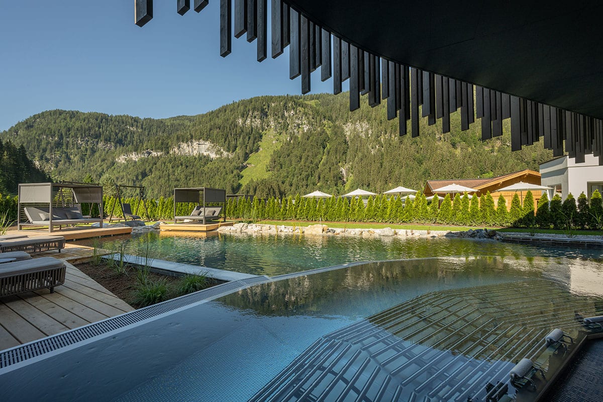 Außenpools: Sauna Natursee & Alpin Bubble-Whirlpool